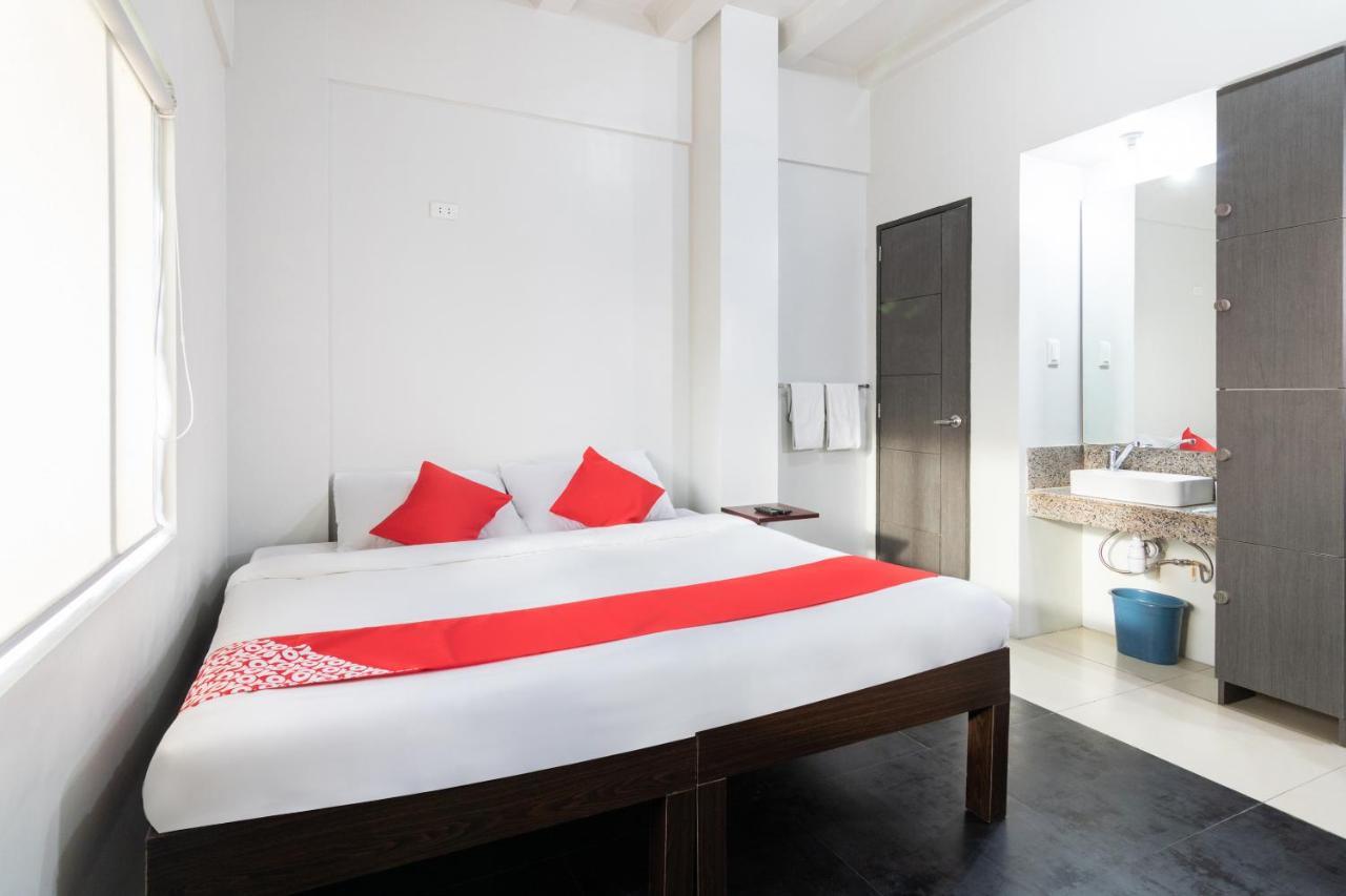 OYO 136 Regal Residences Cidade Quezon Exterior foto